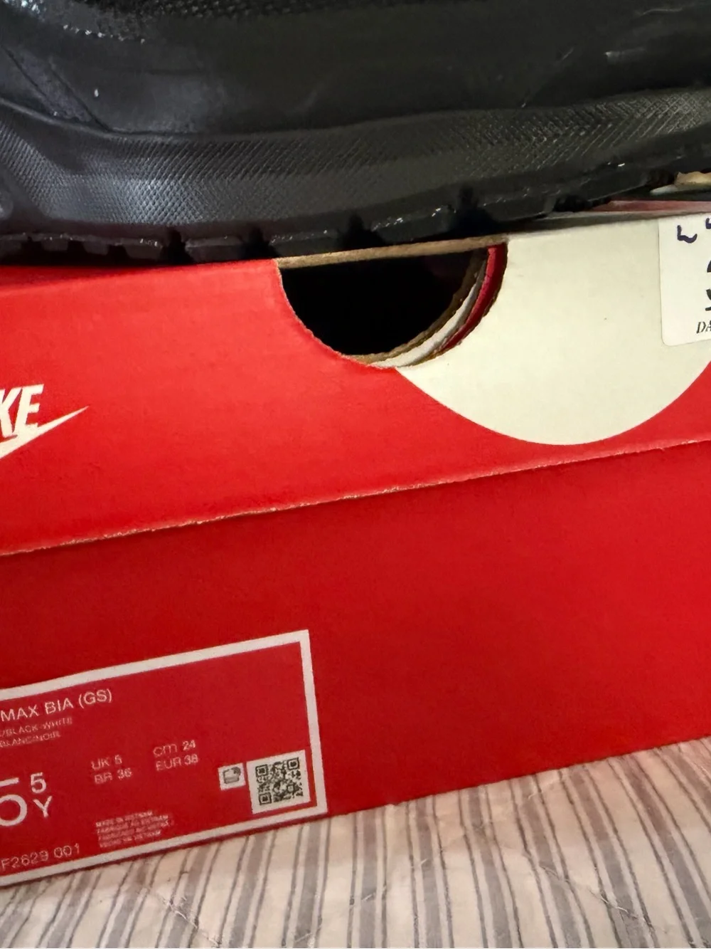 👟 BRAND NEW Nike Air Max Youth Sneakers (Size 5Y) — $70Condition: Brand New
